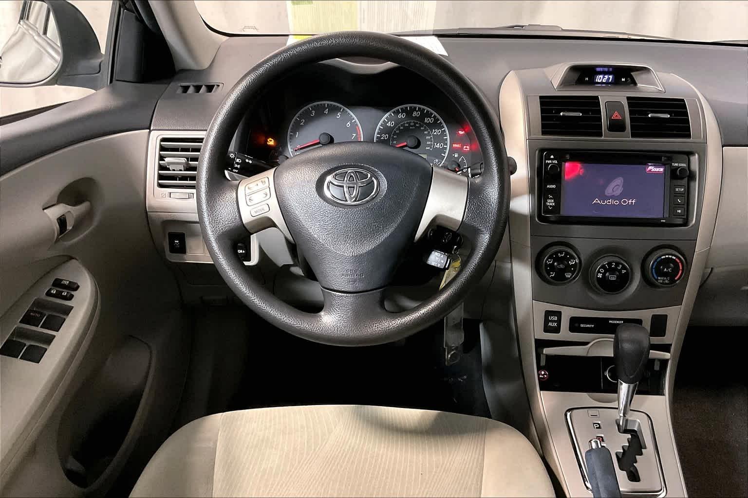 2013 Toyota Corolla LE - Photo 17