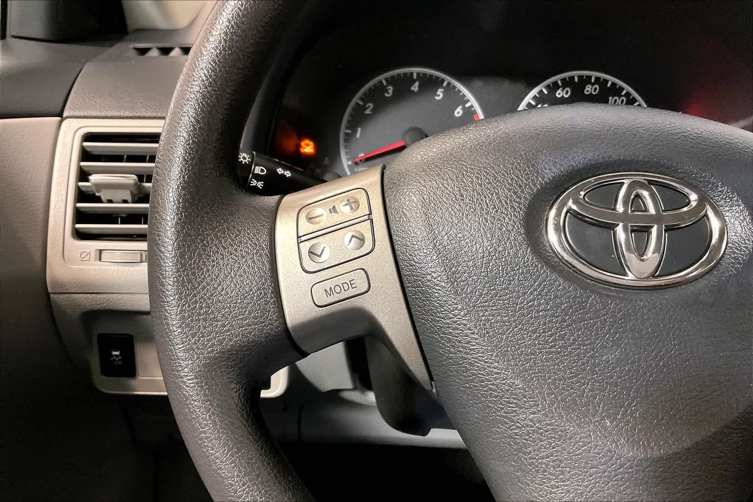 2013 Toyota Corolla LE - Photo 22