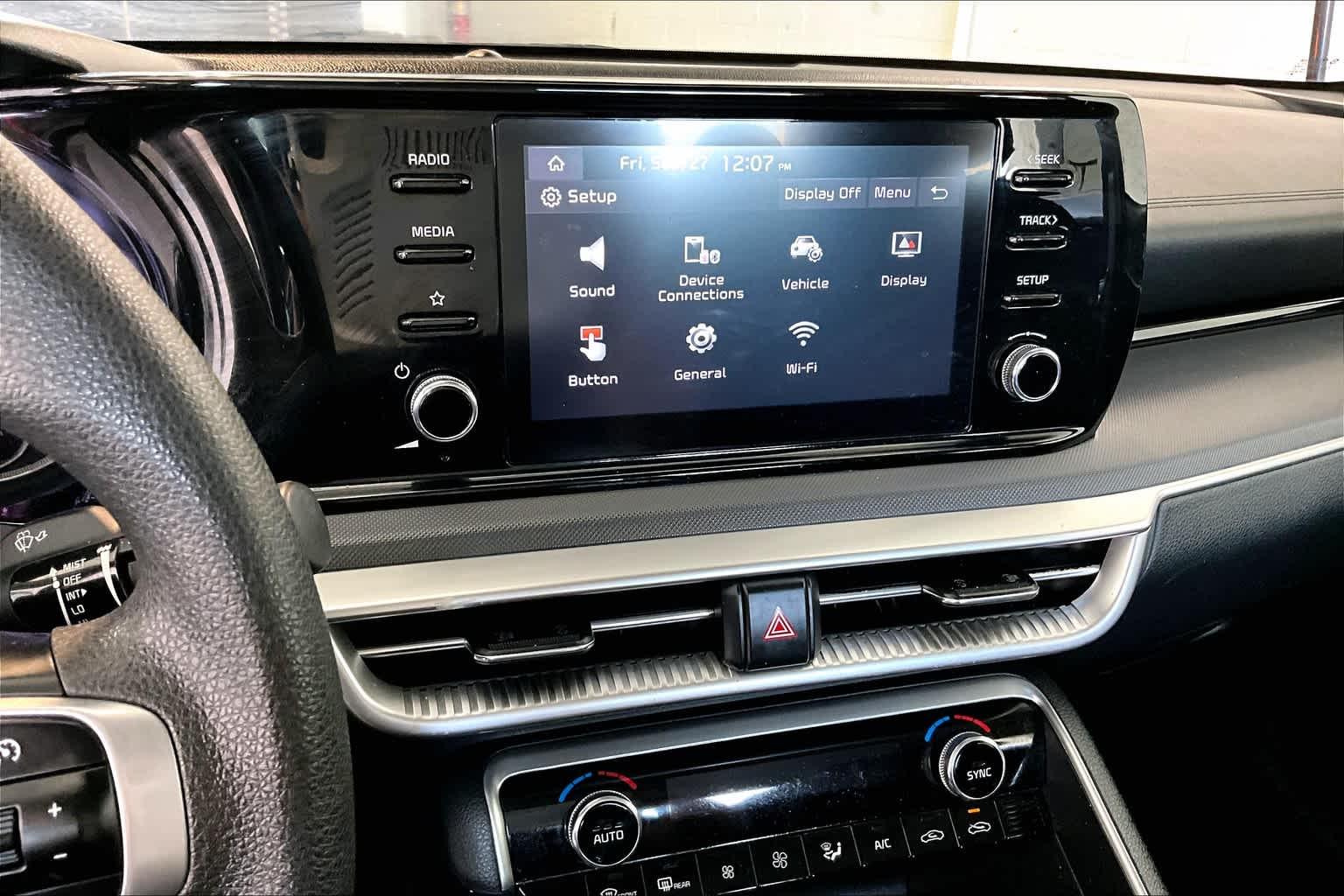 2021 Kia K5 LX - Photo 18