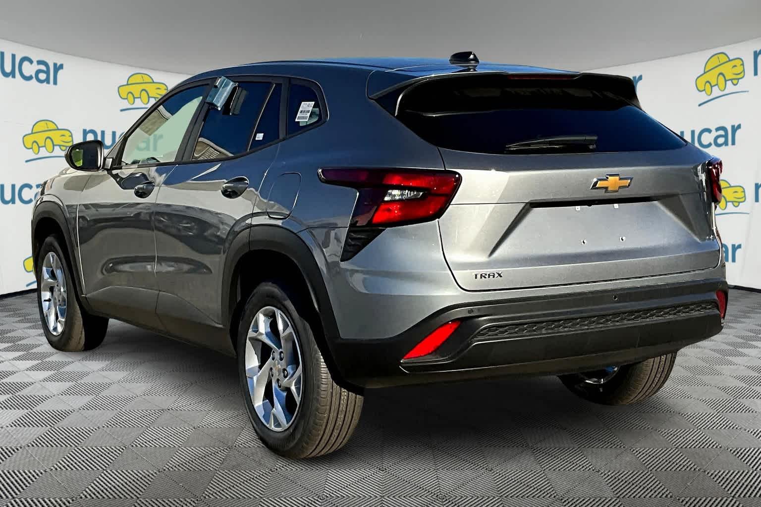 2025 Chevrolet Trax LS - Photo 4