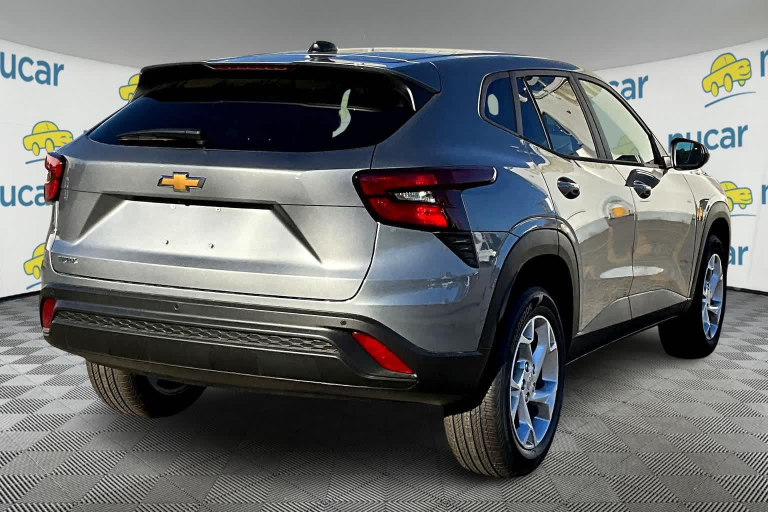 2025 Chevrolet Trax LS - Photo 6