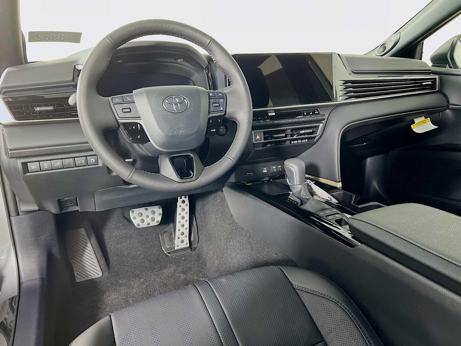 2025 Toyota Camry XSE - Photo 6