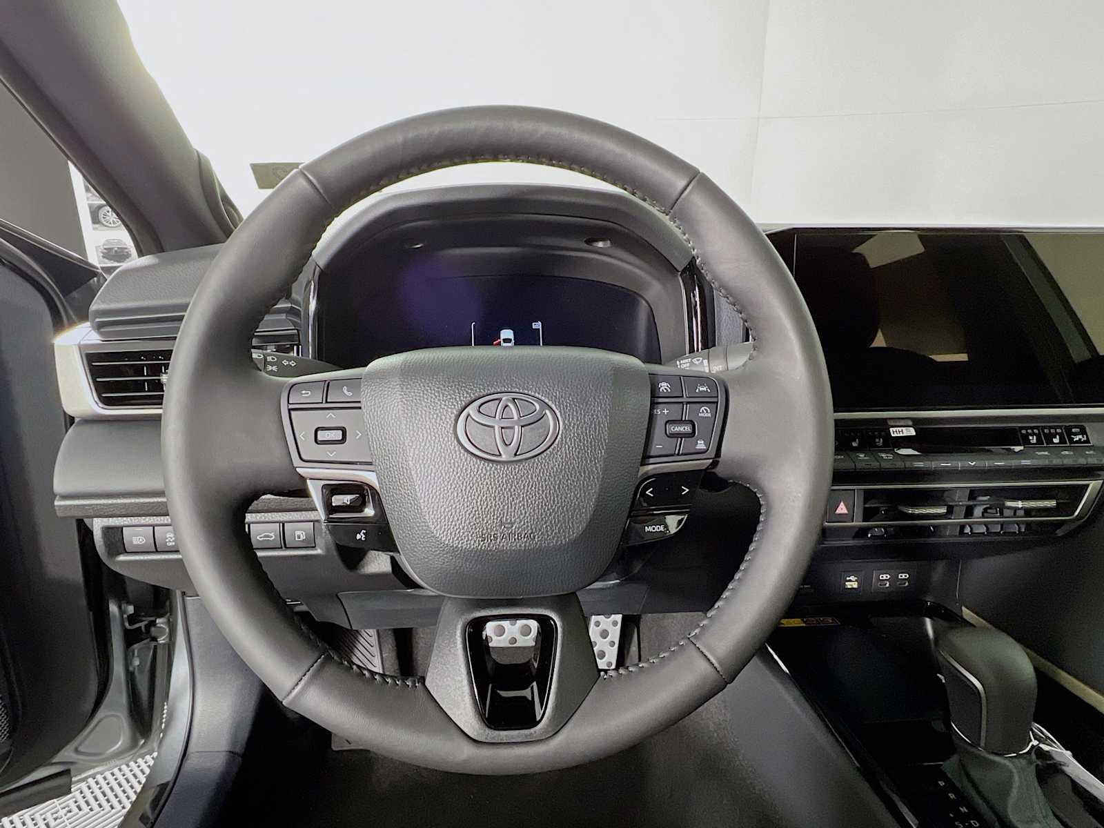 2025 Toyota Camry XSE - Photo 7