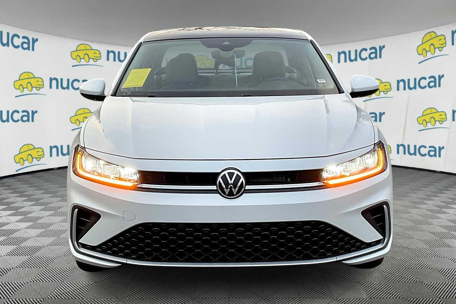 2025 Volkswagen Jetta SE - Photo 3