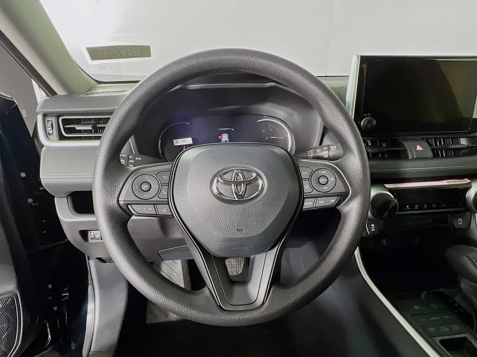 2024 Toyota RAV4 LE - Photo 7