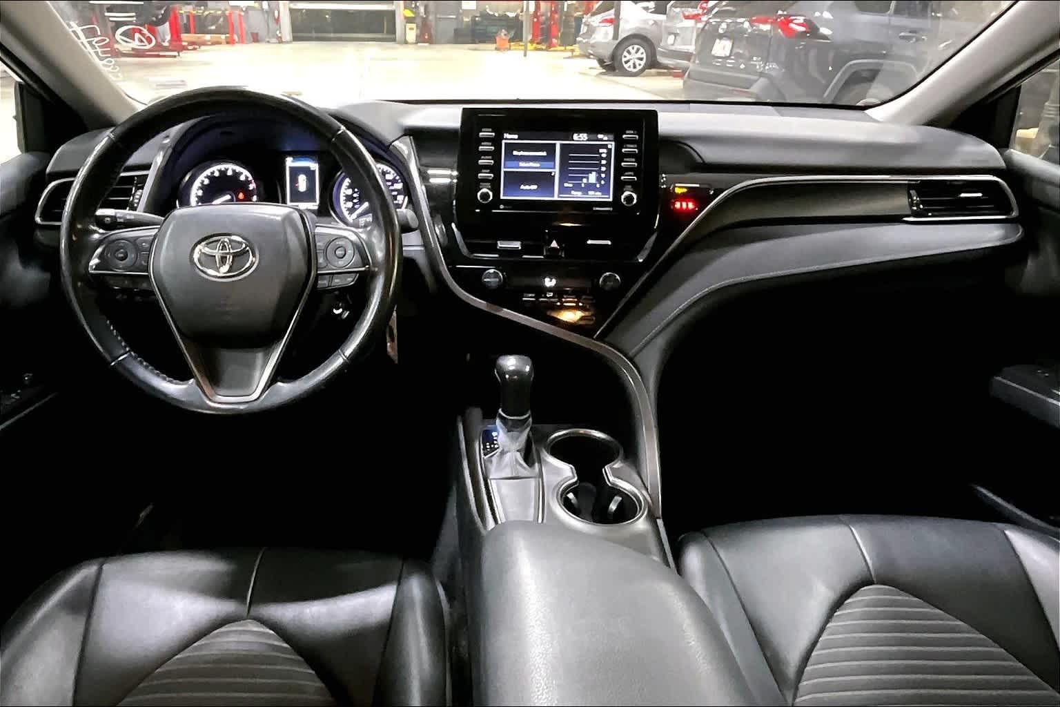 2021 Toyota Camry SE - Photo 9