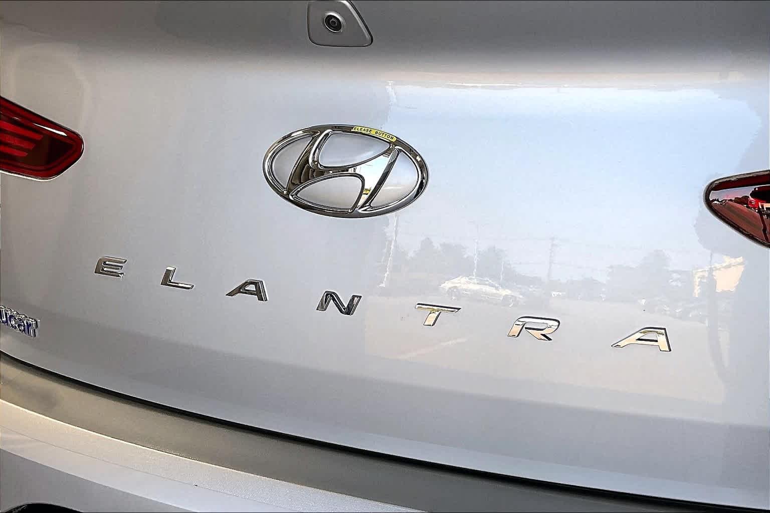 2020 Hyundai Elantra Limited - Photo 27