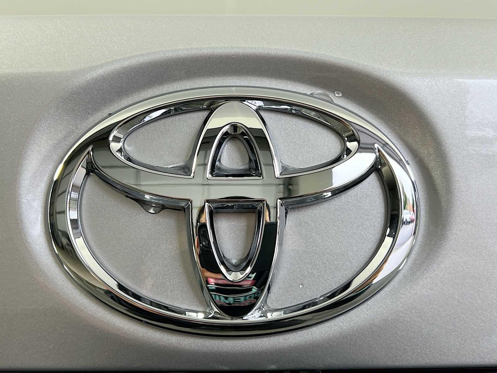 2024 Toyota Corolla LE - Photo 17