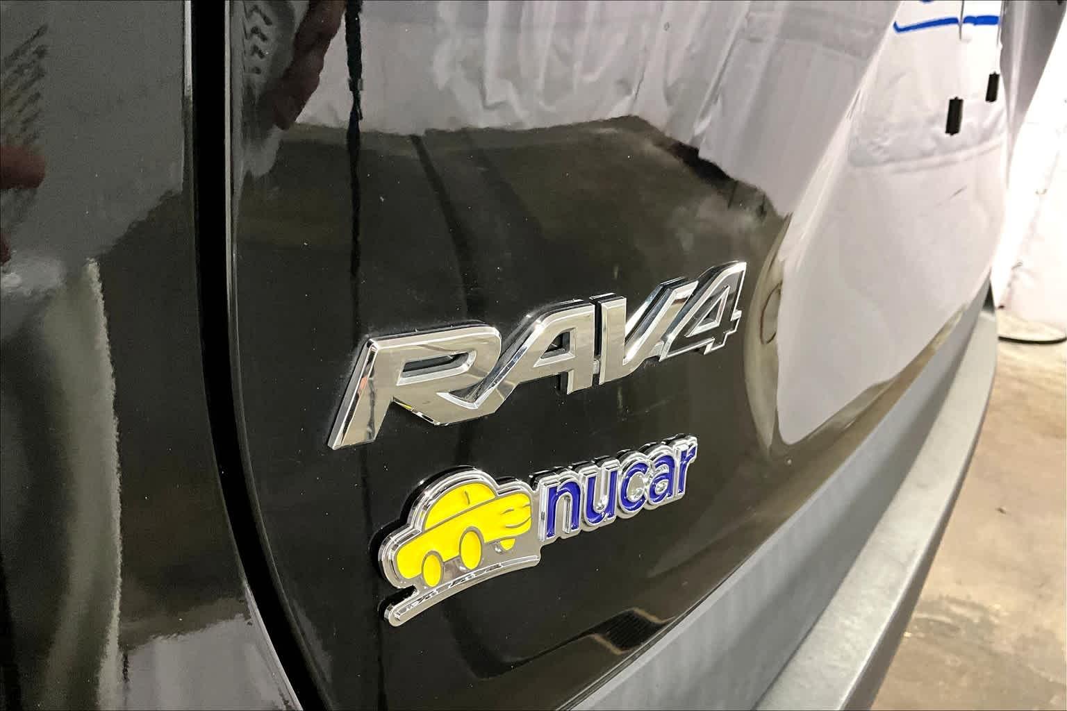 2020 Toyota RAV4 LE - Photo 25