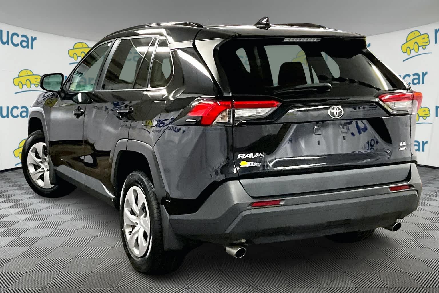 2020 Toyota RAV4 LE - Photo 4