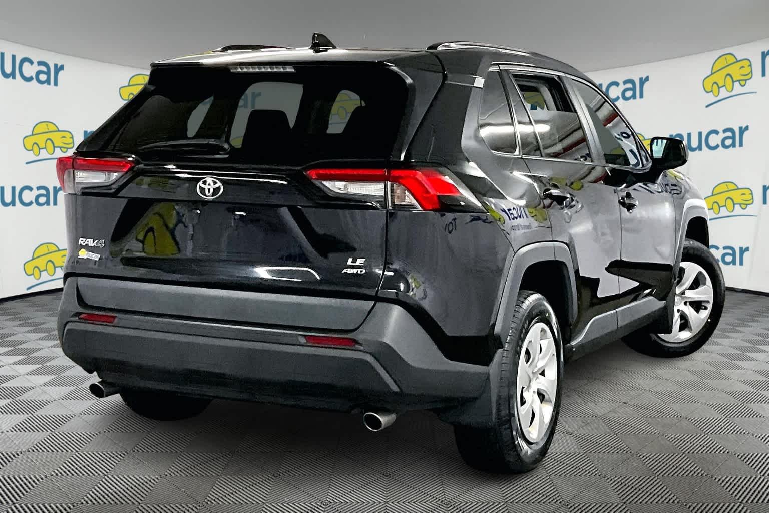 2020 Toyota RAV4 LE - Photo 6