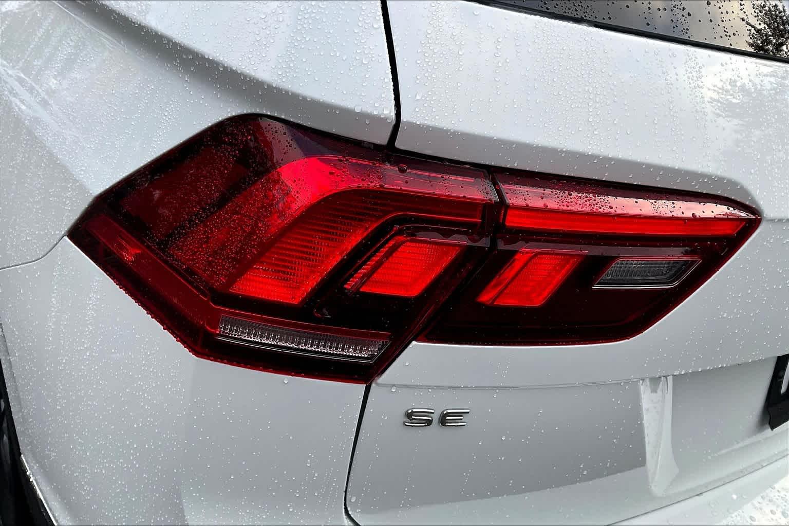 2022 Volkswagen Tiguan SE - Photo 28