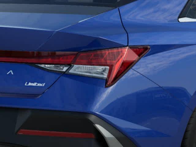 2025 Hyundai Elantra Limited - Photo 10