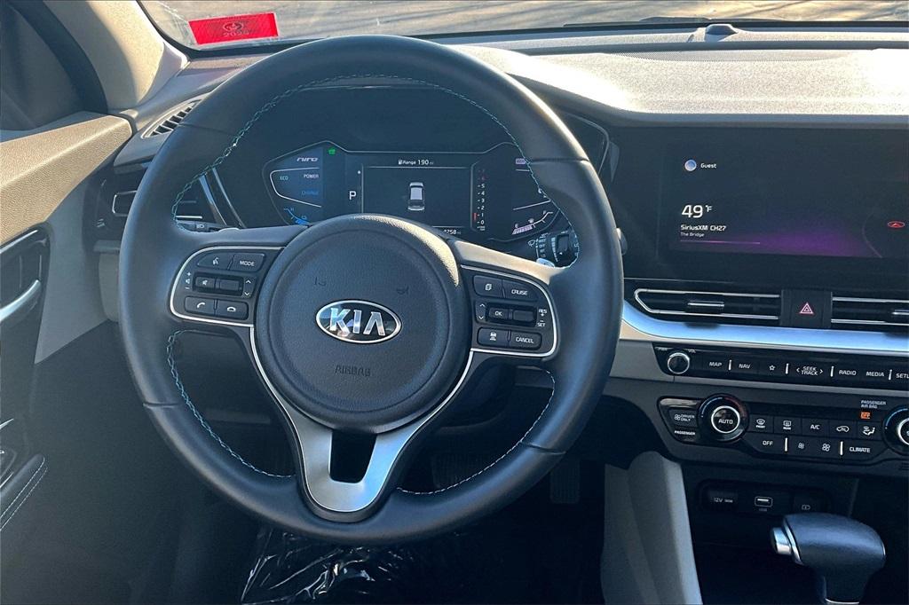 2021 Kia Niro Touring - Photo 17