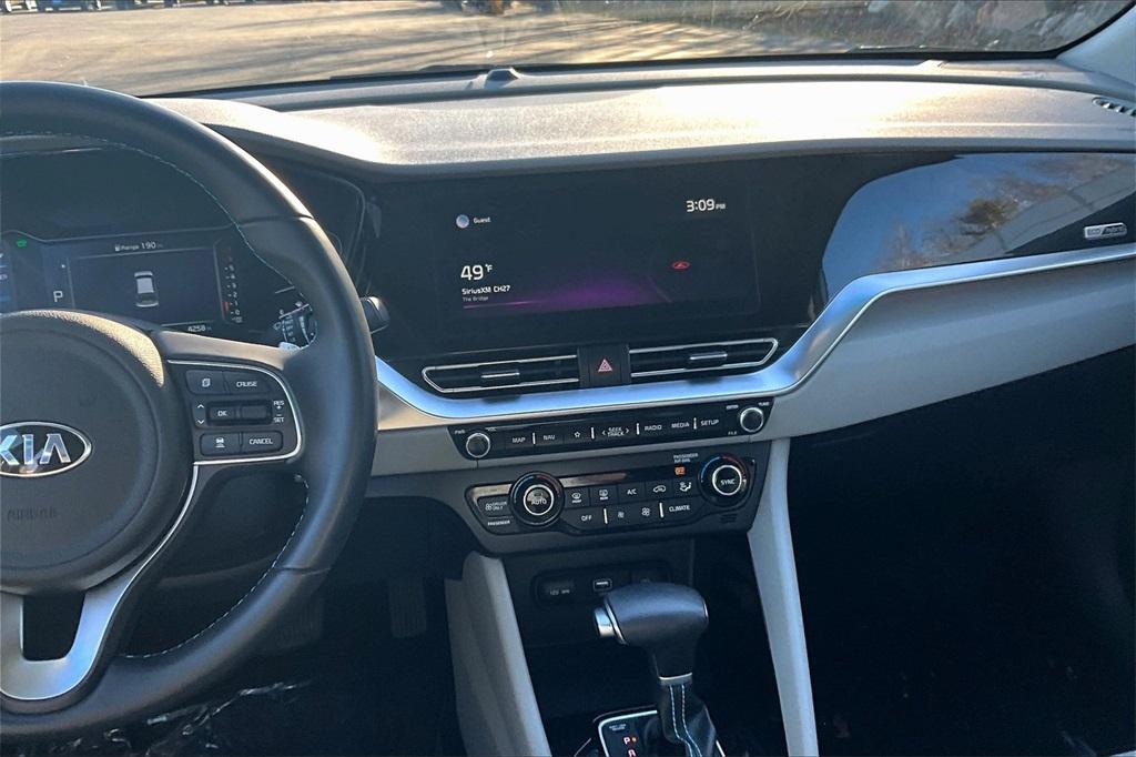 2021 Kia Niro Touring - Photo 18