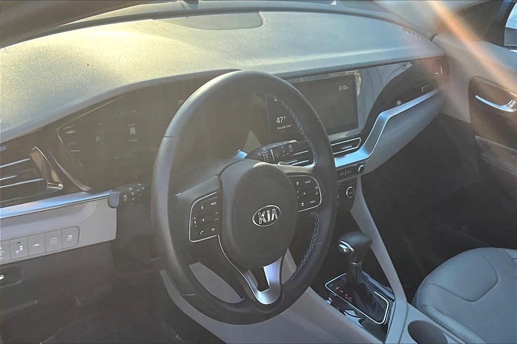 2021 Kia Niro Touring - Photo 8