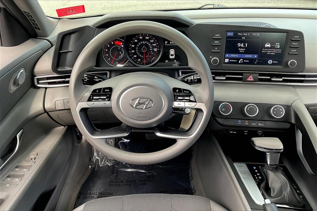 2021 Hyundai Elantra SE - Photo 16