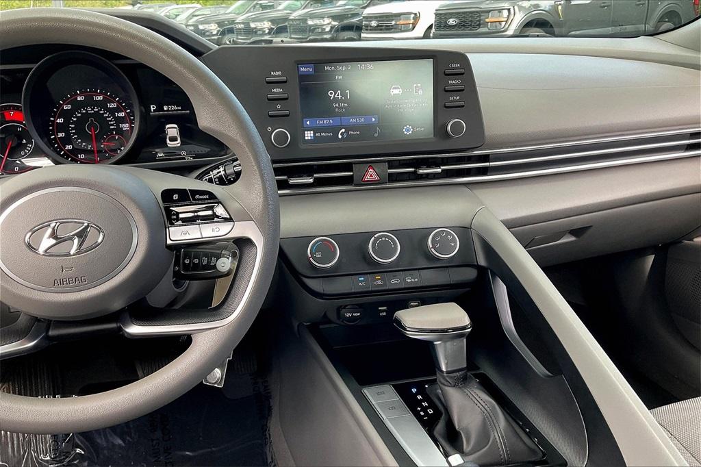 2021 Hyundai Elantra SE - Photo 17