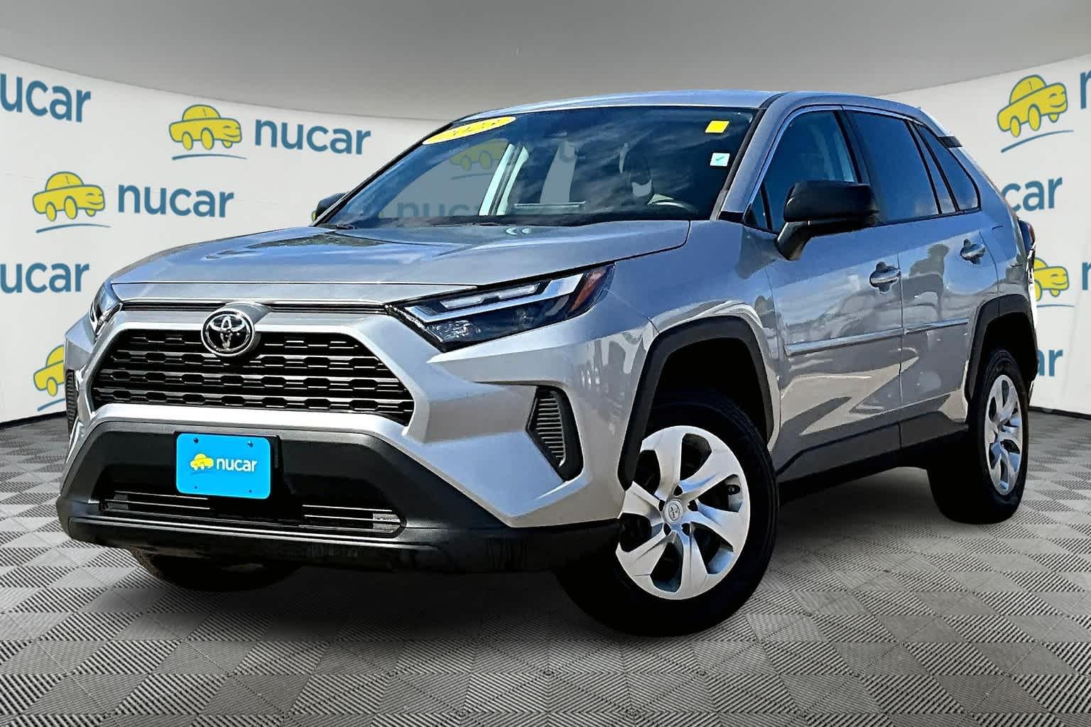 2023 Toyota RAV4 LE - Photo 3