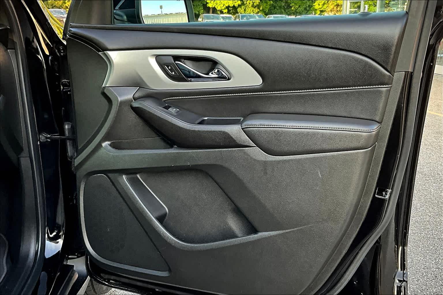 2022 Chevrolet Traverse LT Leather - Photo 12