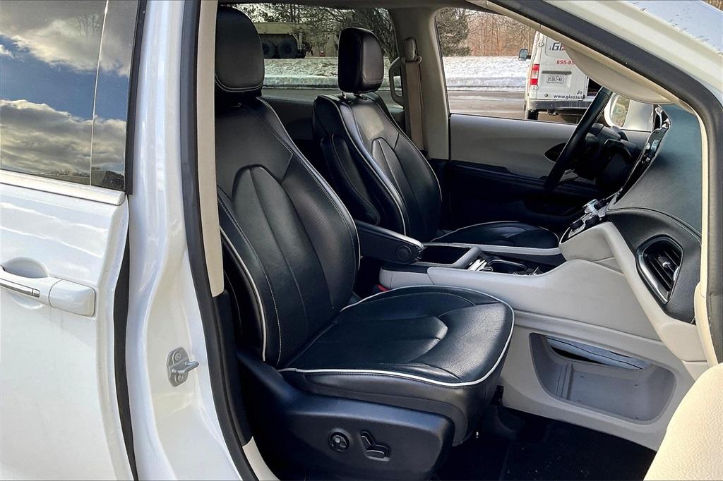 2021 Chrysler Pacifica Limited - Photo 11