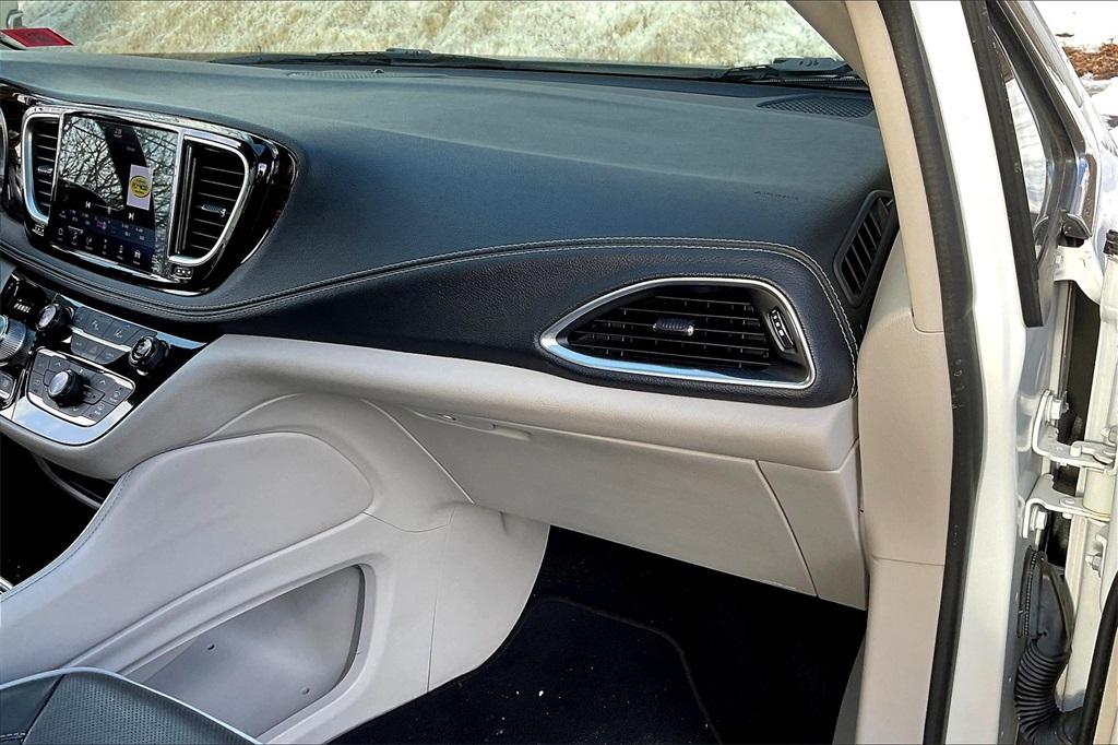 2021 Chrysler Pacifica Limited - Photo 13