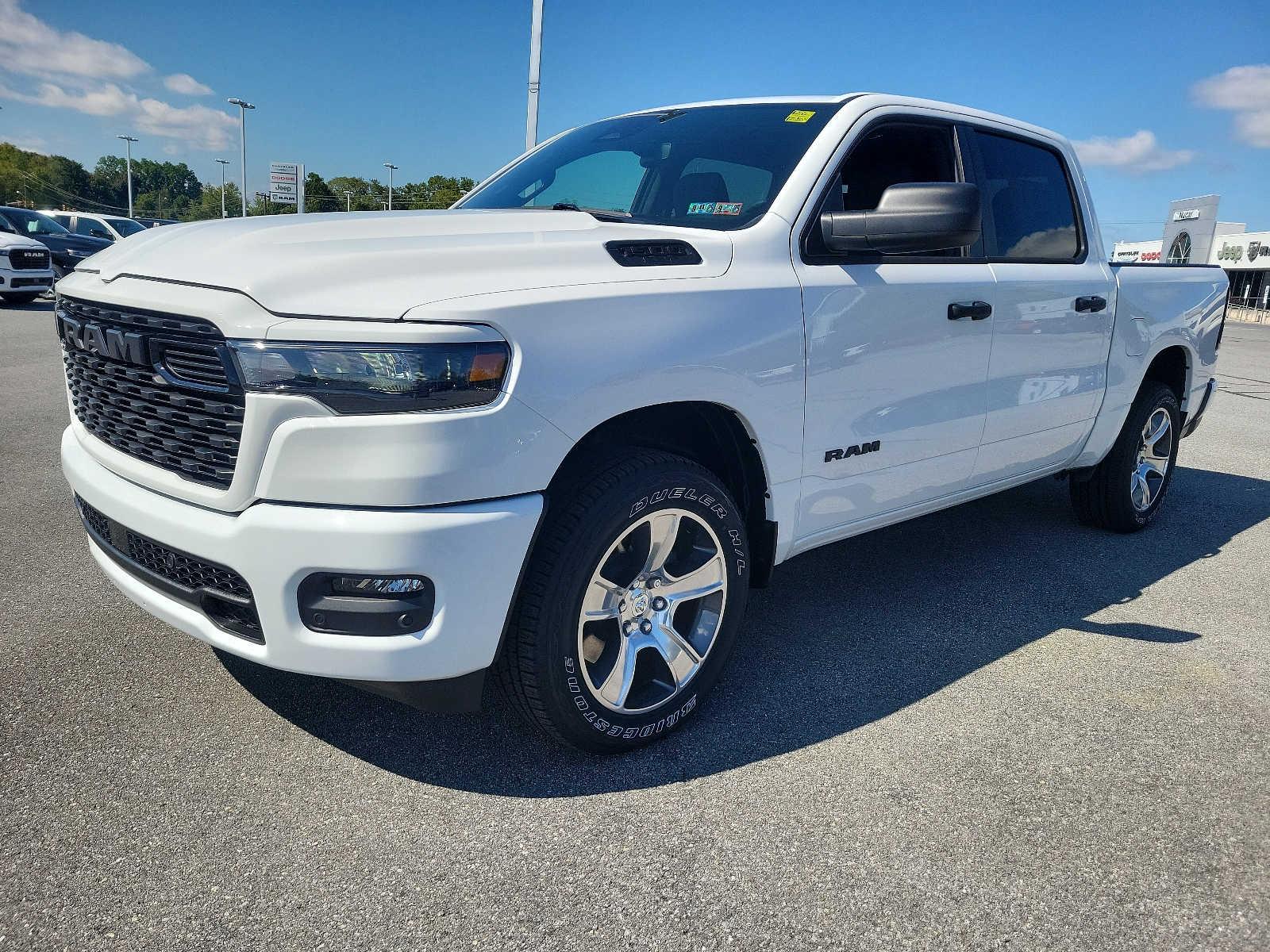 2025 Ram 1500 Tradesman 4x4 Crew Cab 57 Box - Photo 2