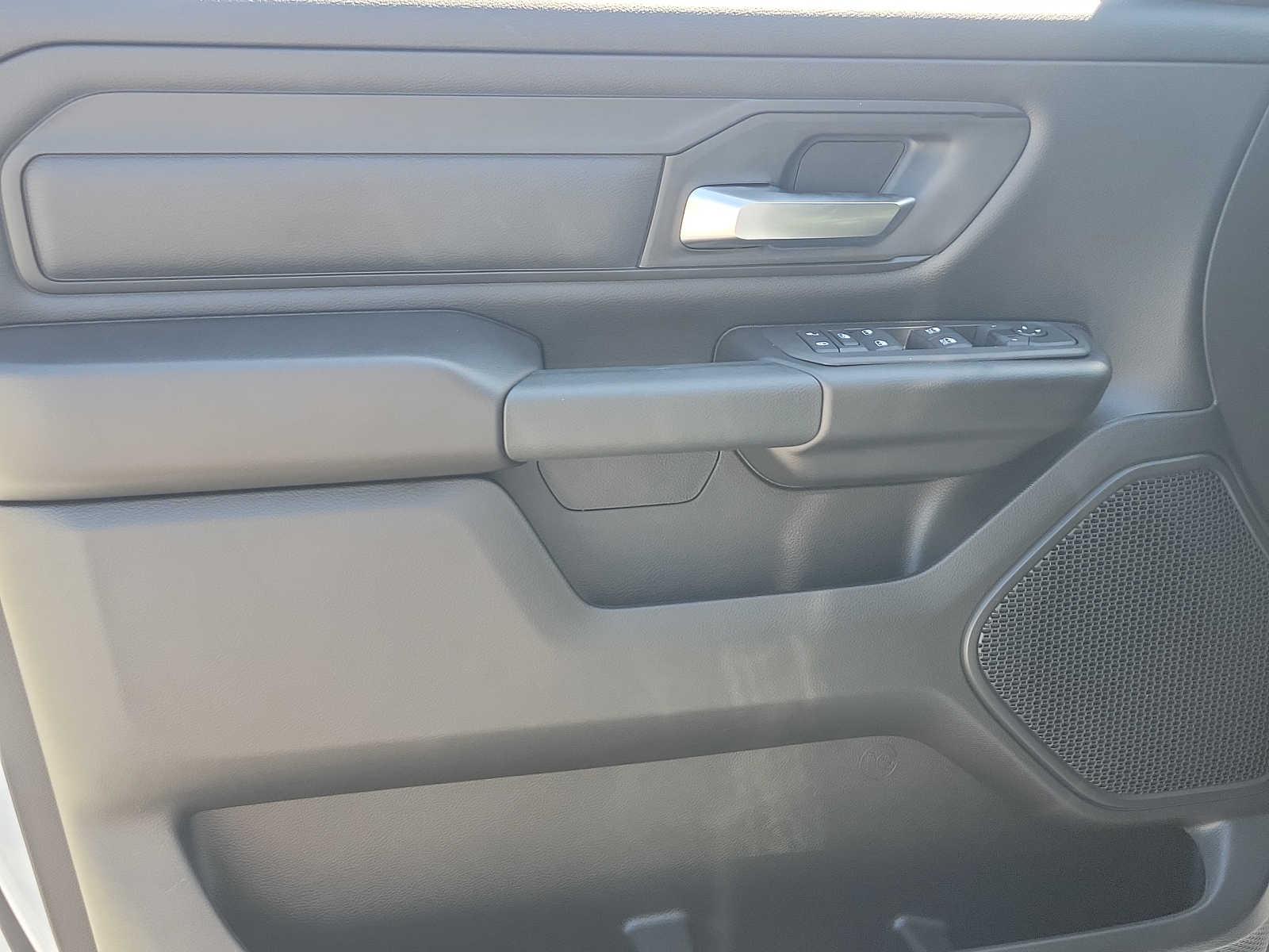 2025 Ram 1500 Tradesman - Photo 8