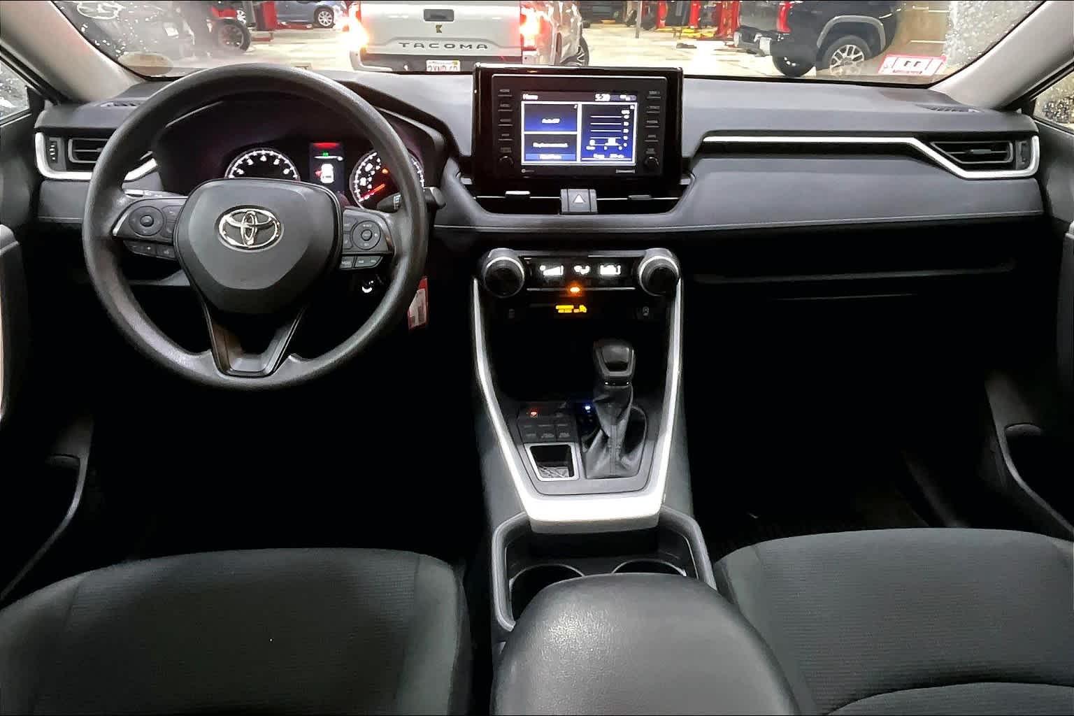 2021 Toyota RAV4 LE - Photo 9