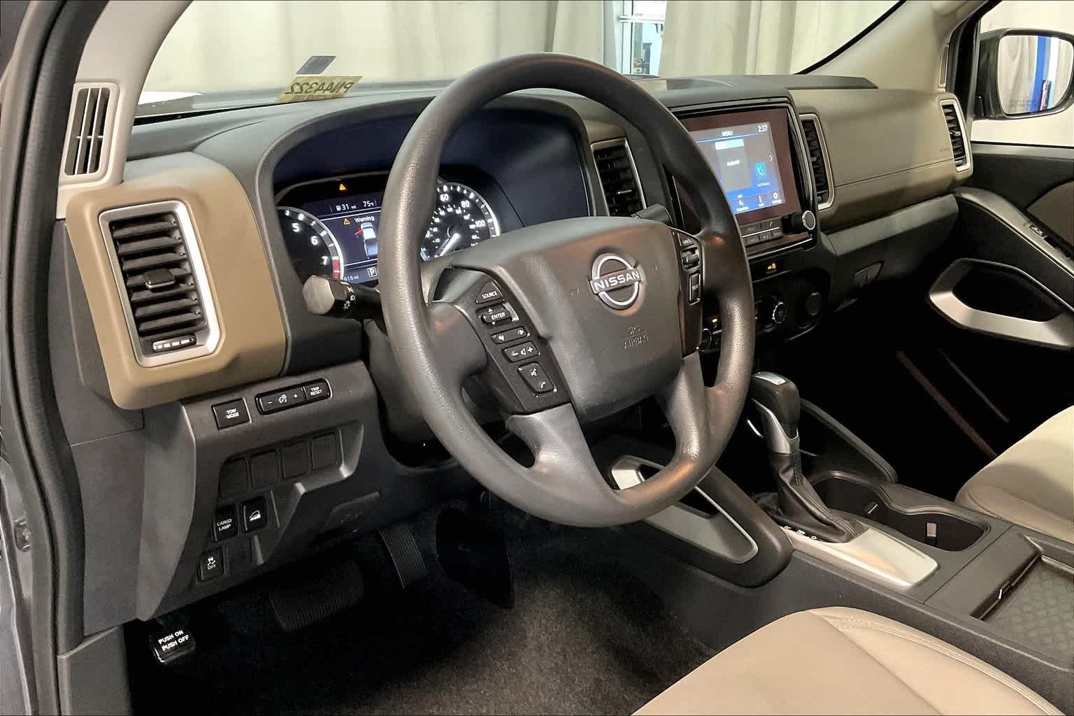 2022 Nissan Frontier SV Crew Cab 4x4 Auto - Photo 8