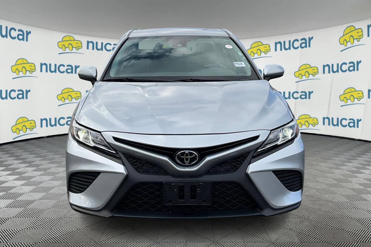 2020 Toyota Camry SE - Photo 2