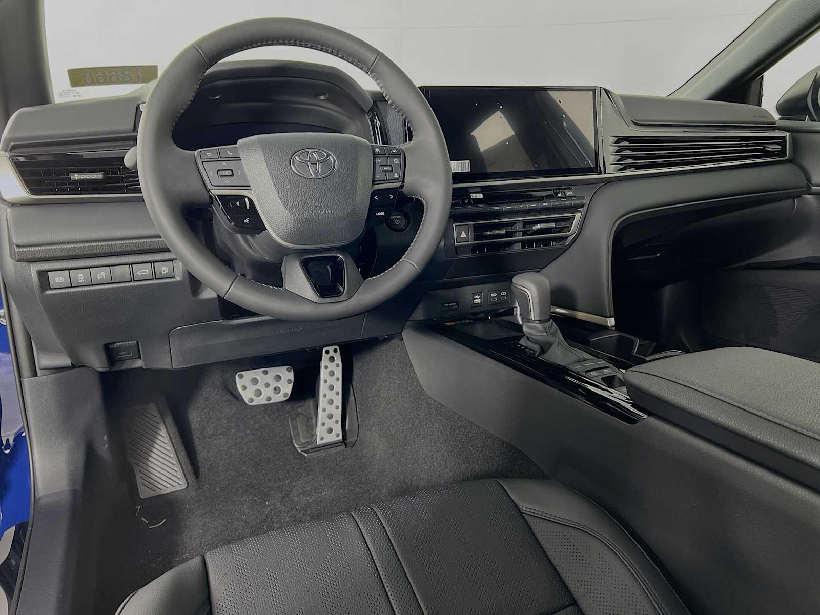 2025 Toyota Camry XSE - Photo 6