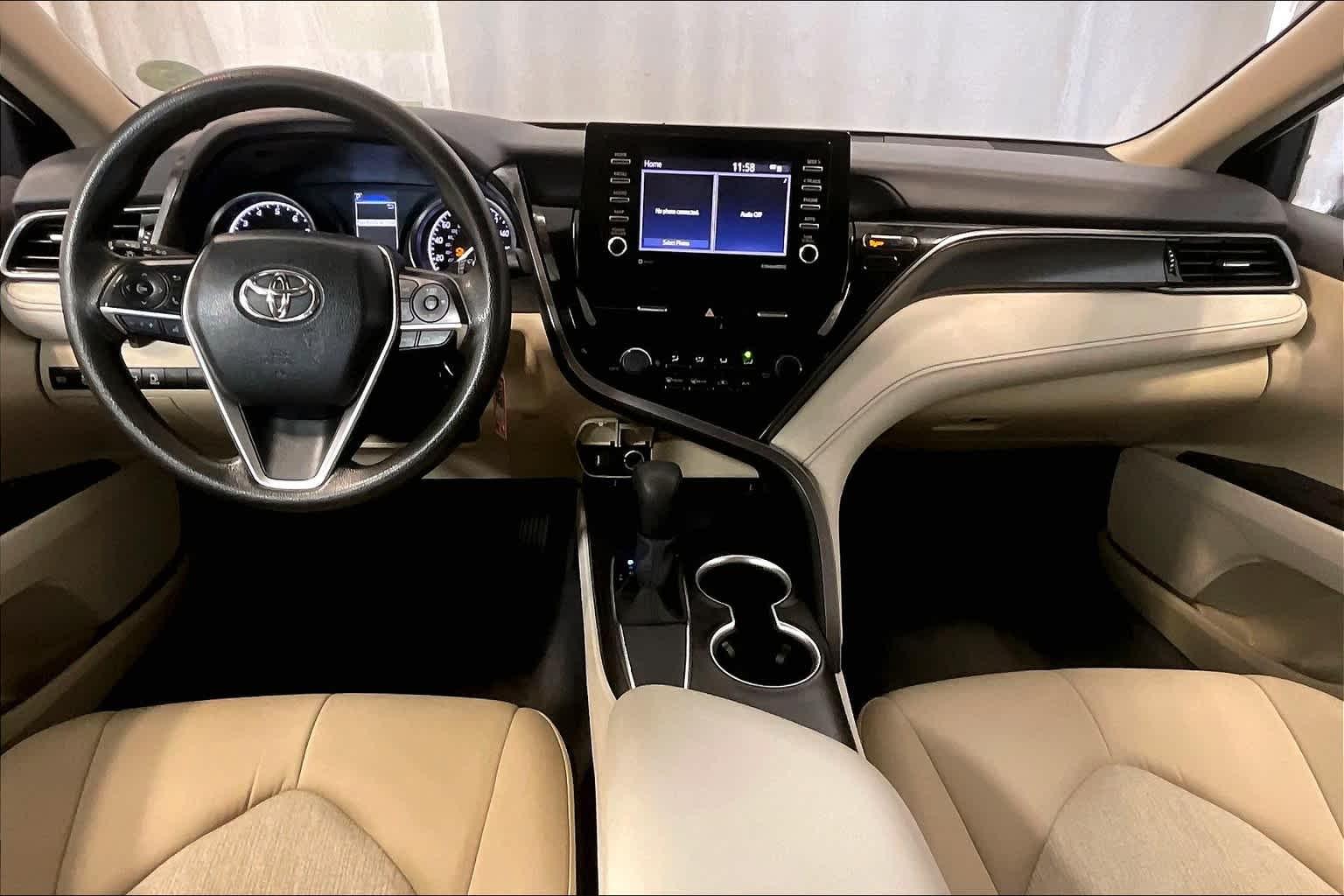 2021 Toyota Camry LE - Photo 21