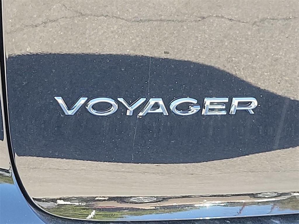 2025 Chrysler Voyager LX - Photo 20