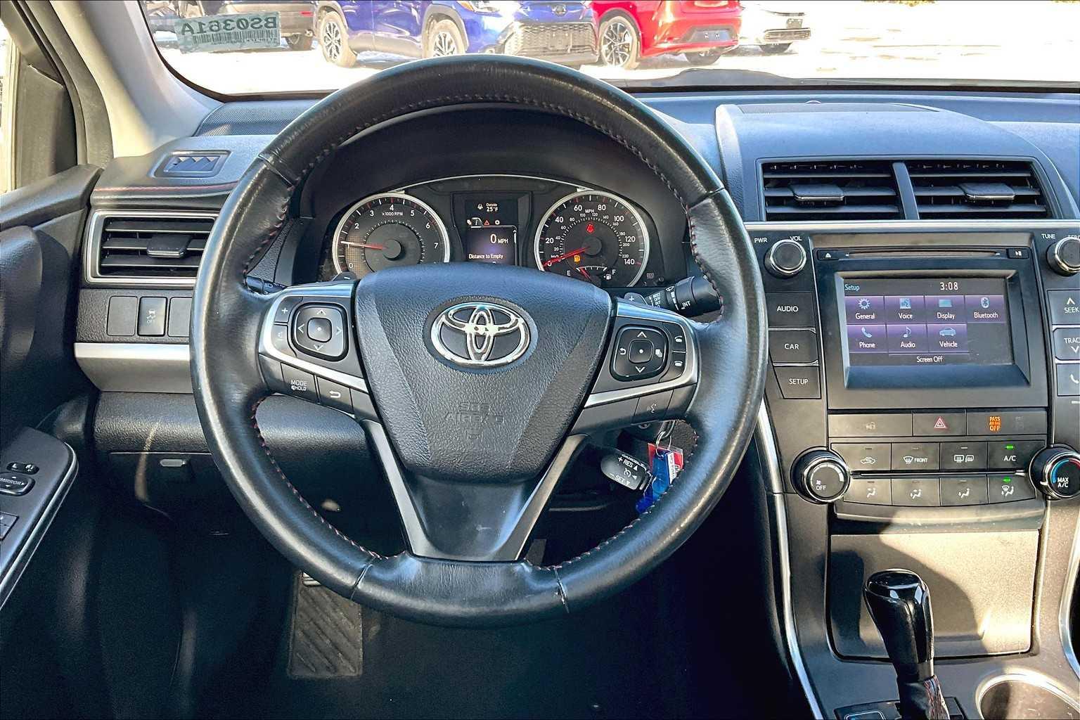 2016 Toyota Camry SE - Photo 17