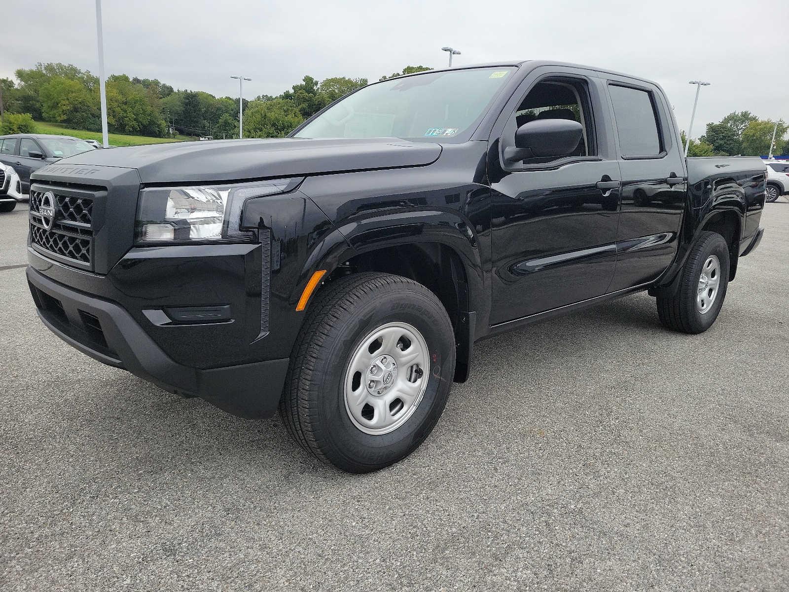 2024 Nissan Frontier S Crew Cab 4x4 - Photo 2