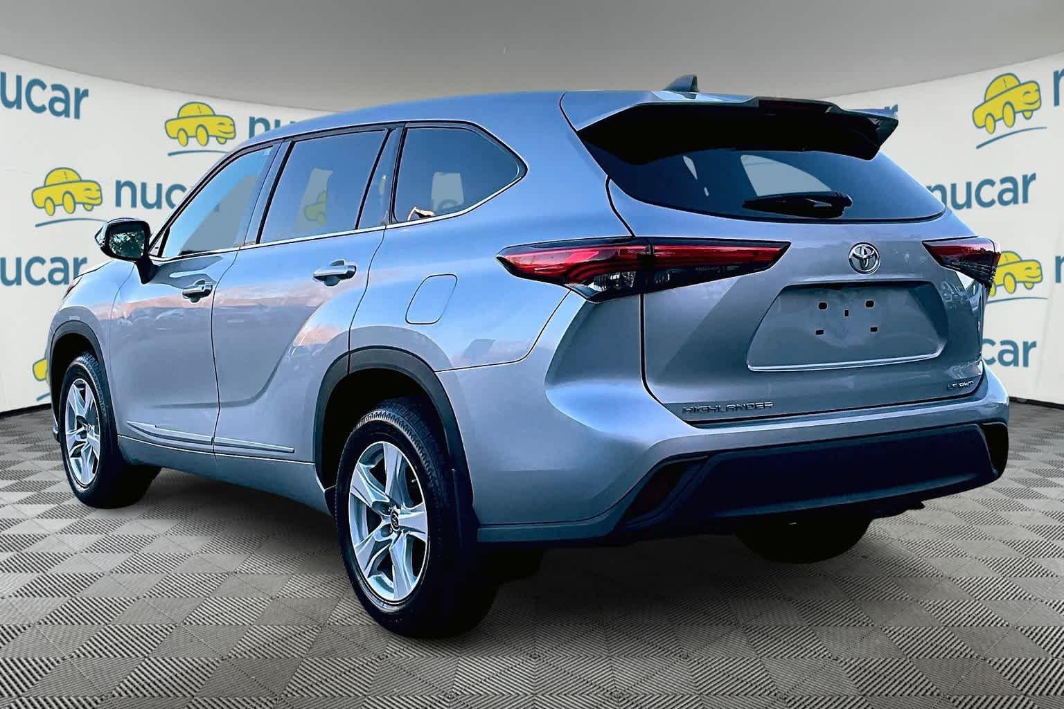 2022 Toyota Highlander LE - Photo 4