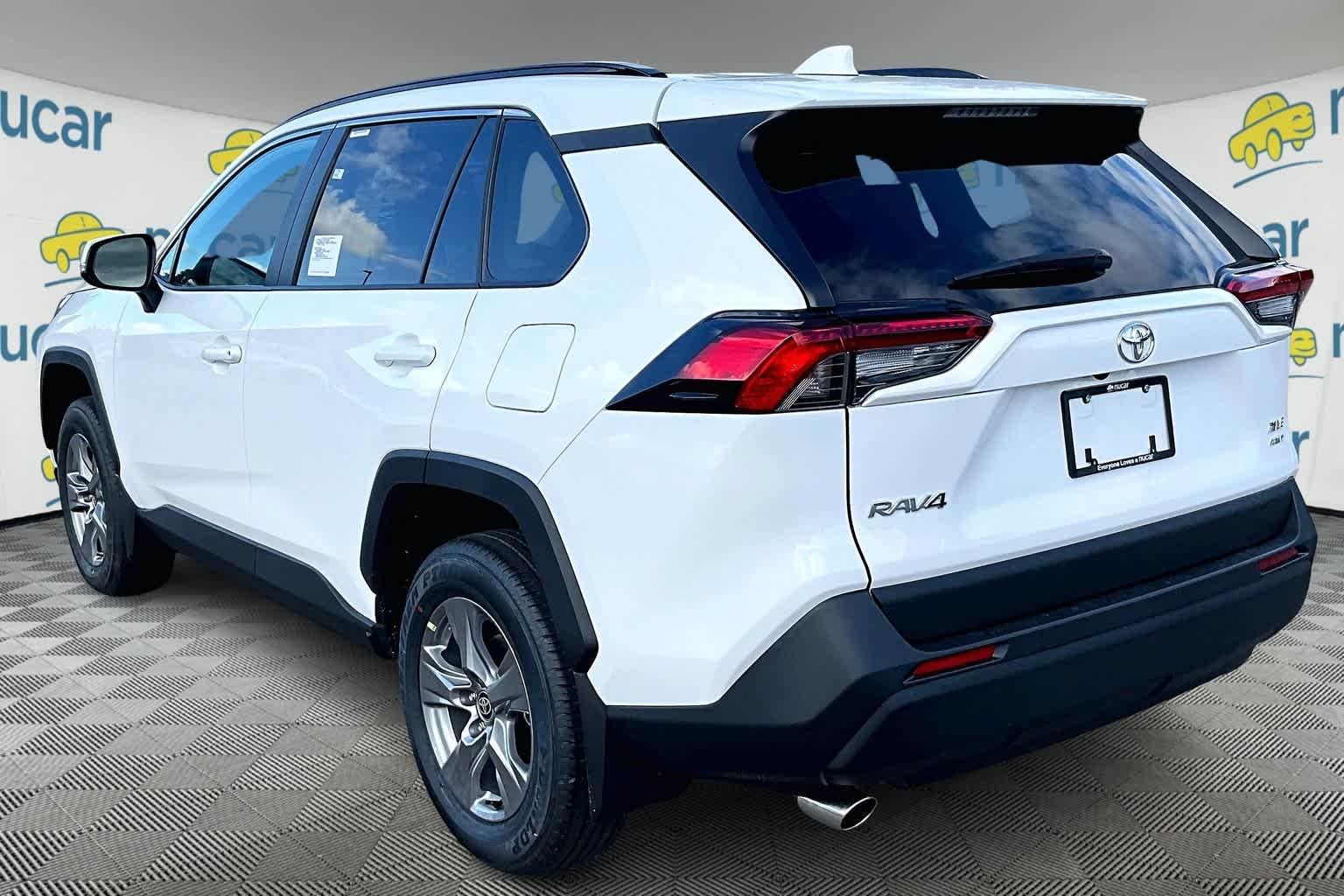 2024 Toyota RAV4 XLE - Photo 4