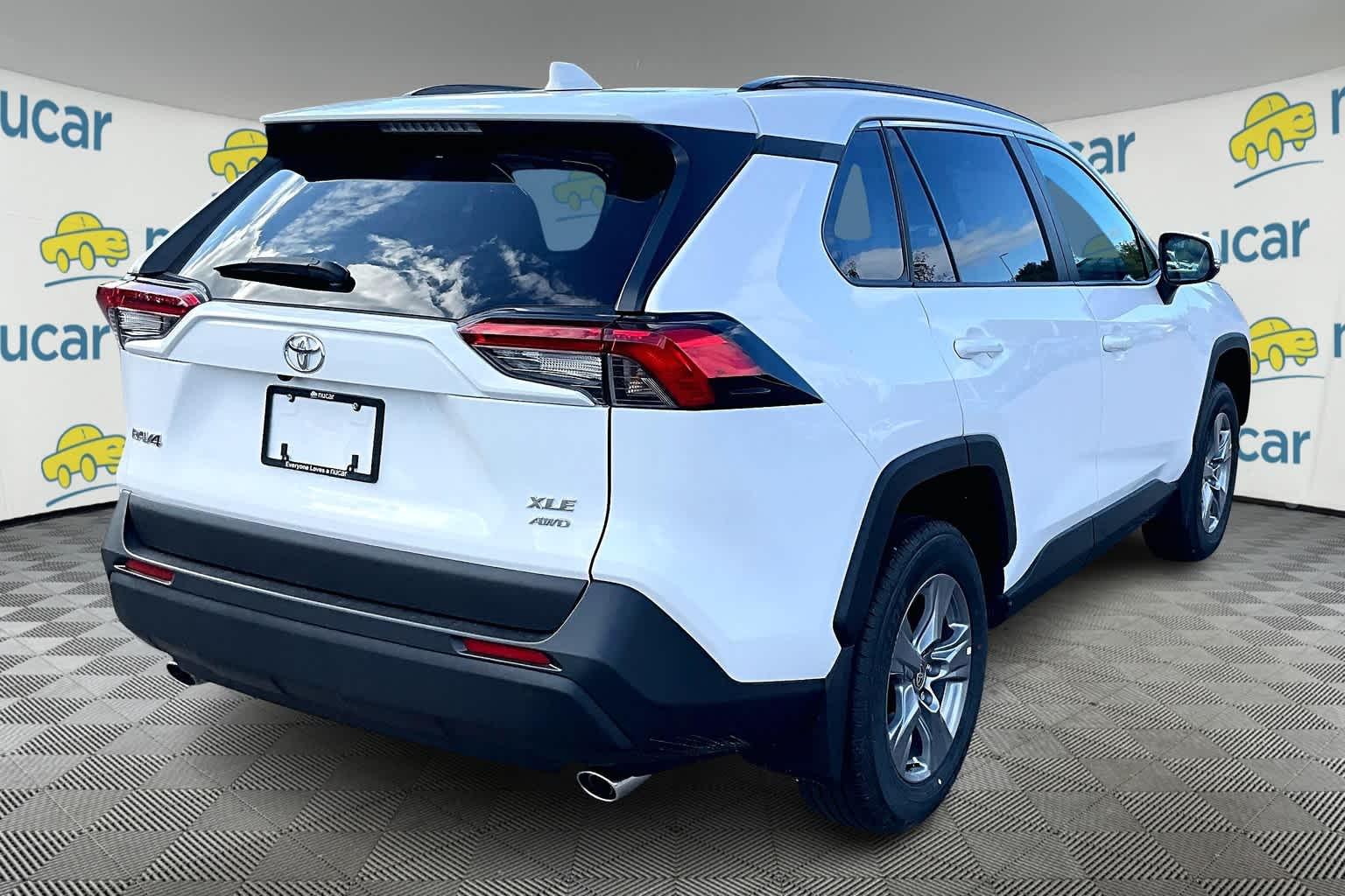 2024 Toyota RAV4 XLE - Photo 6