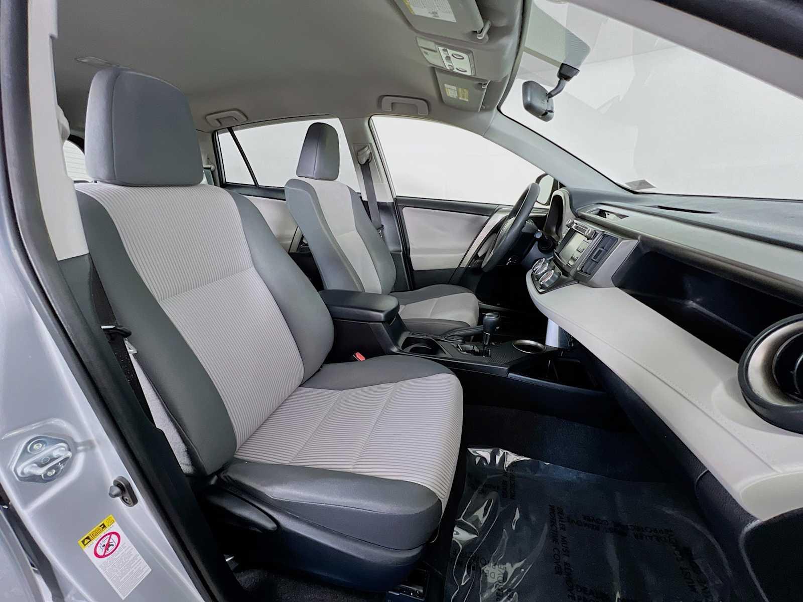 2014 Toyota RAV4 LE - Photo 26