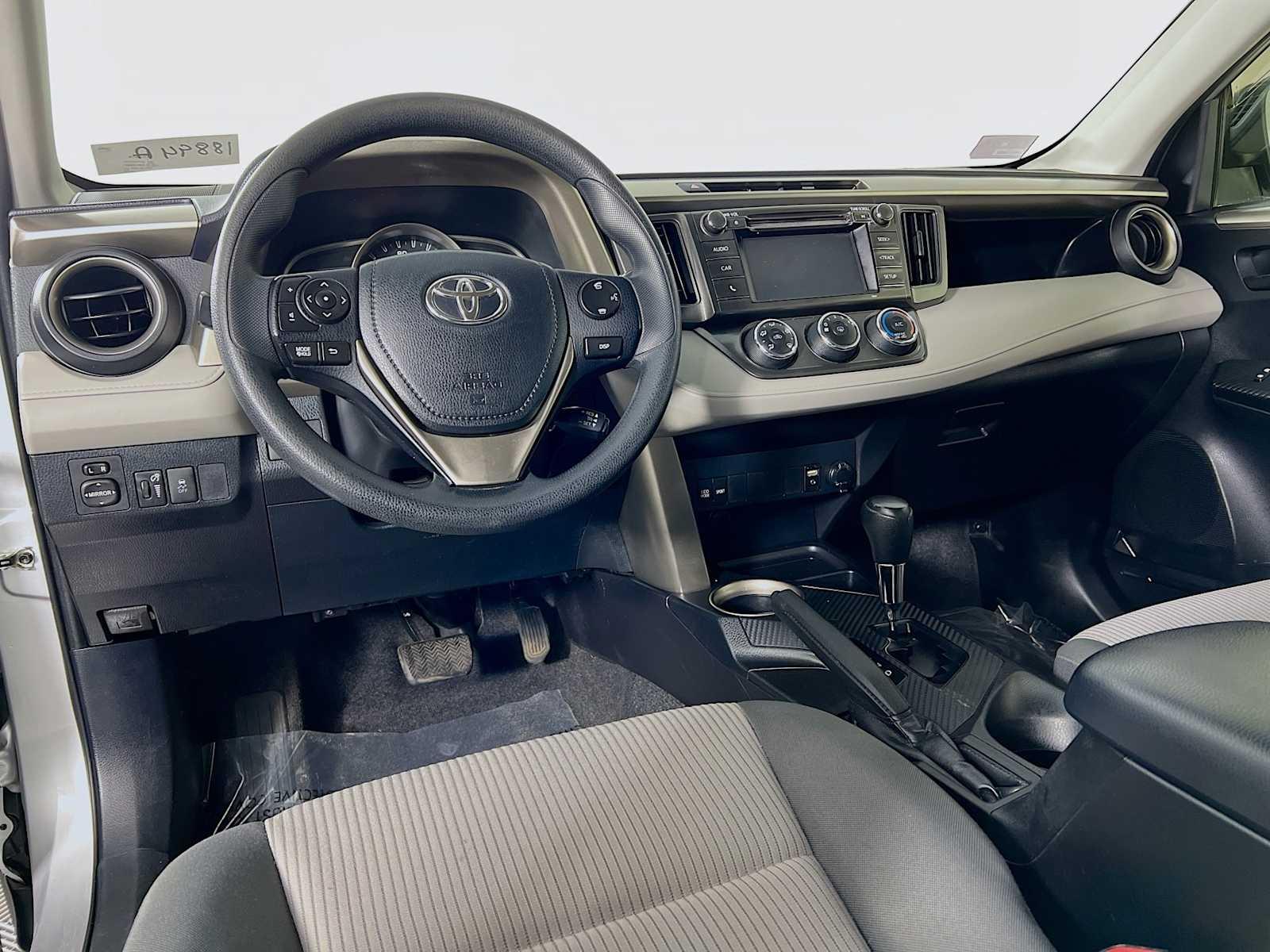 2014 Toyota RAV4 LE - Photo 9