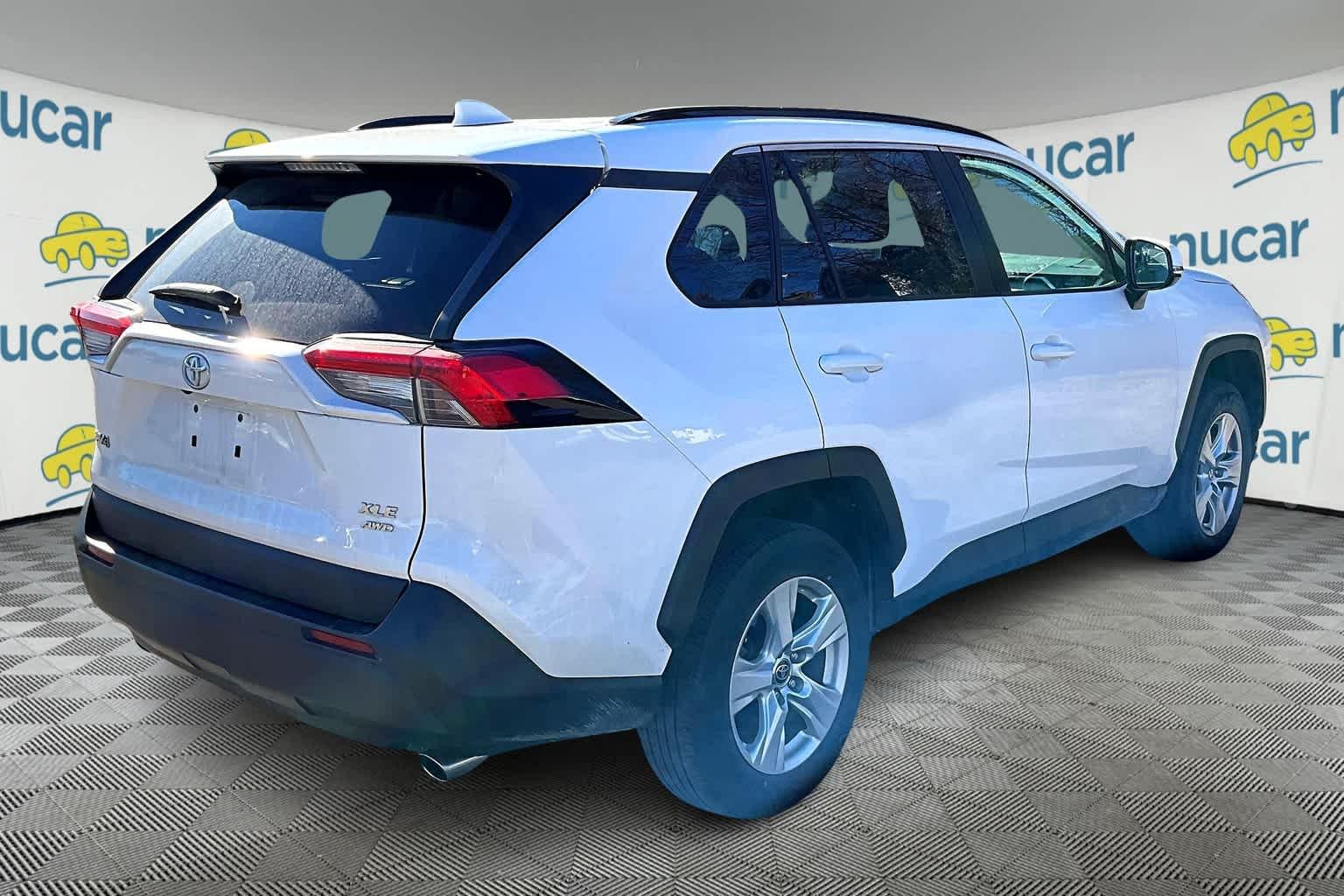 2021 Toyota RAV4 XLE - Photo 6