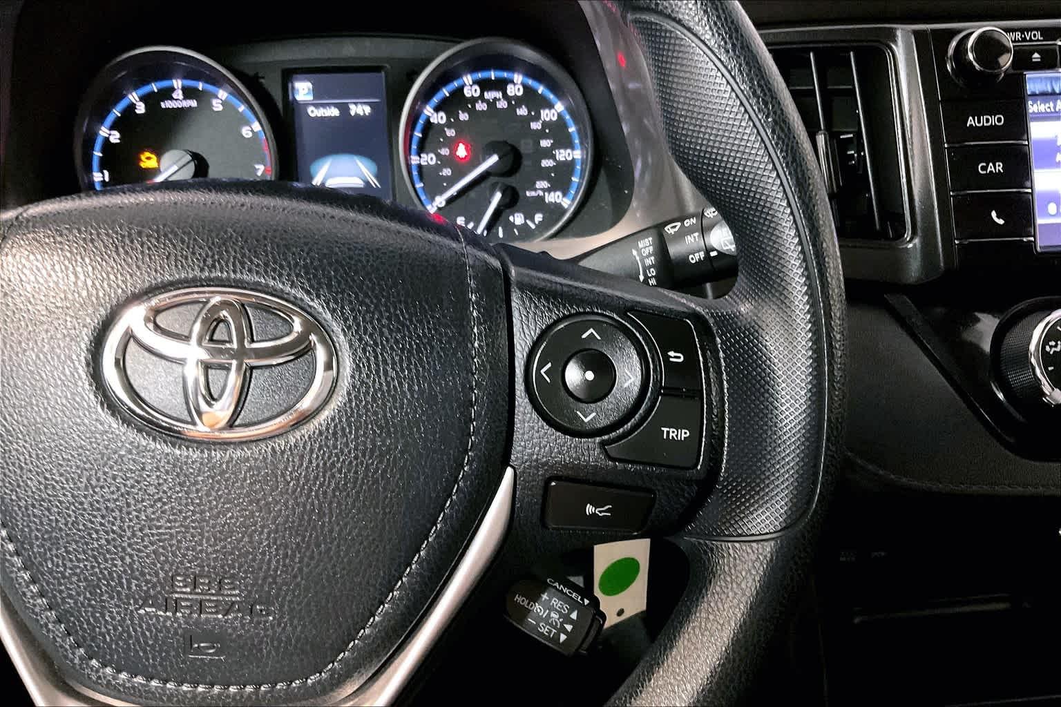 2018 Toyota RAV4 LE - Photo 22