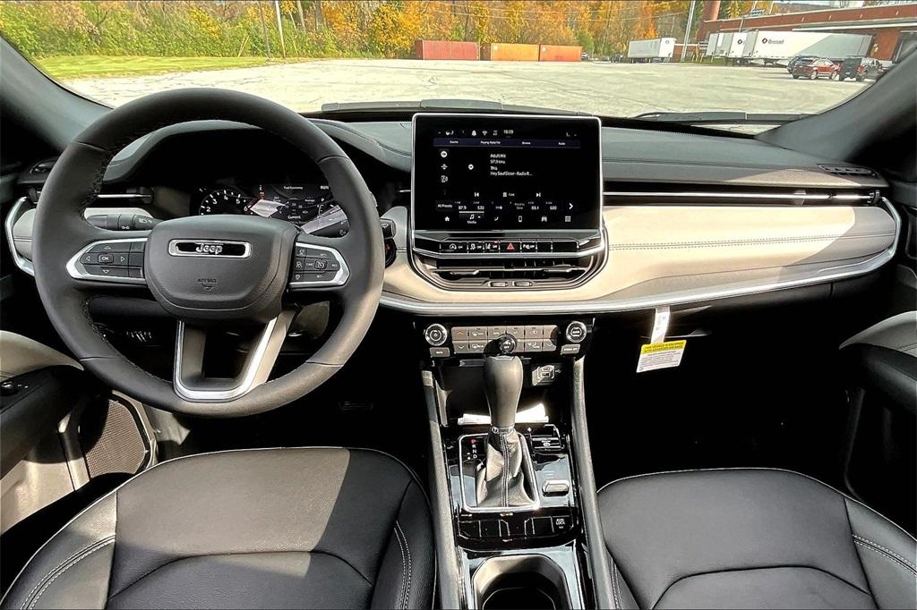 2025 Jeep Compass Limited - Photo 11