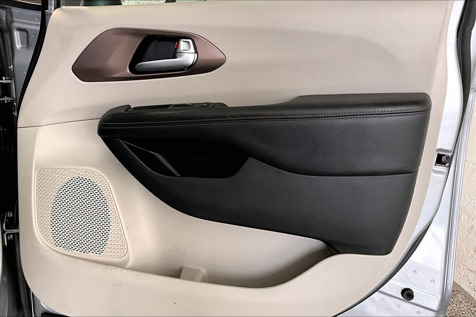 2018 Chrysler Pacifica L - Photo 12