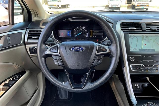 2020 Ford Fusion SE - Photo 16