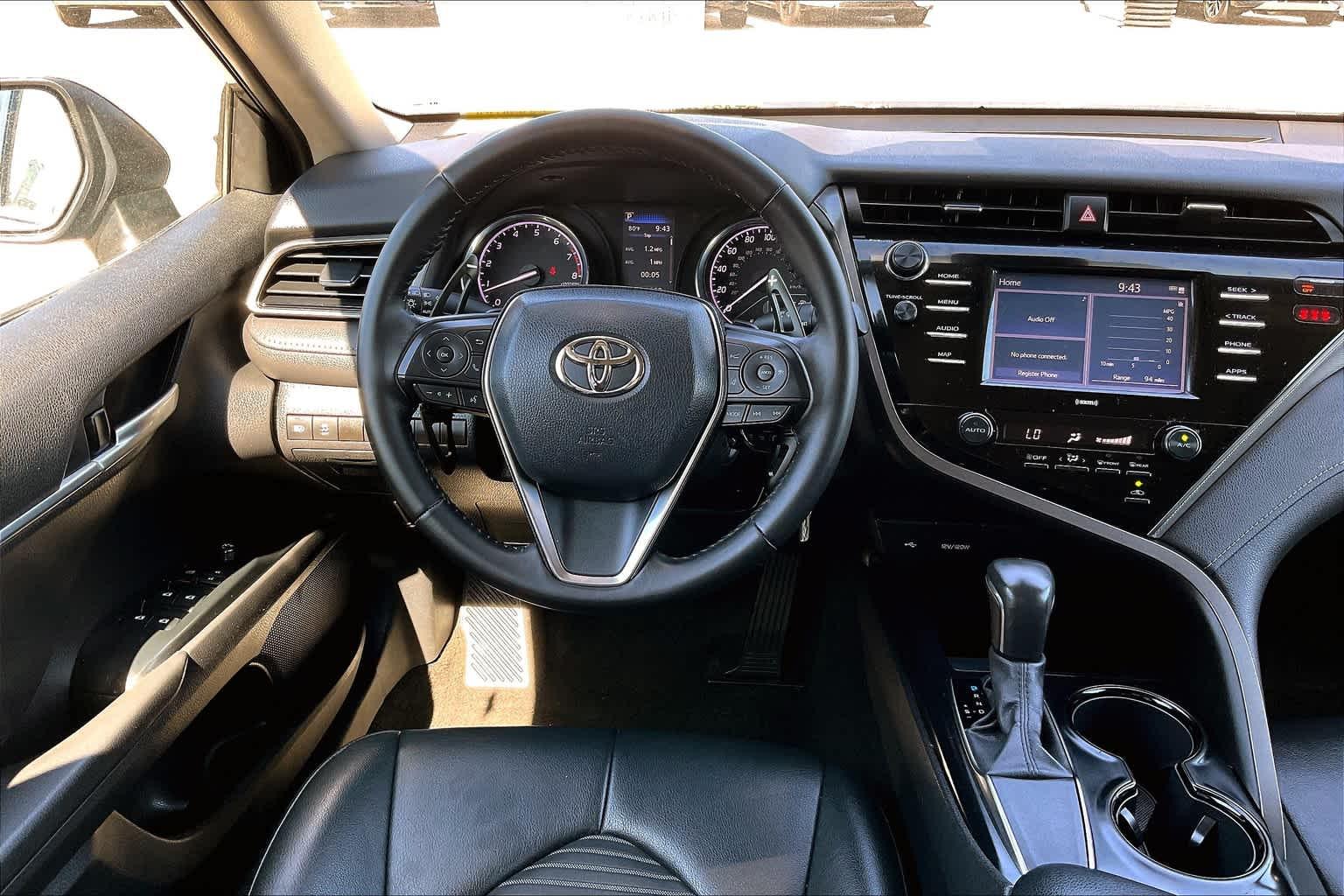 2020 Toyota Camry SE - Photo 17