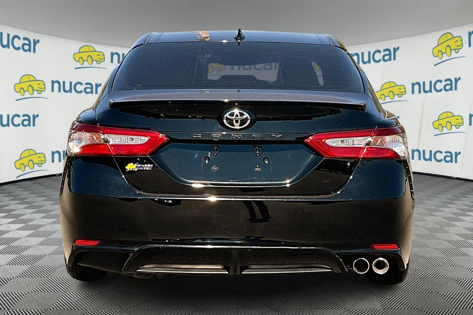 2020 Toyota Camry SE - Photo 5