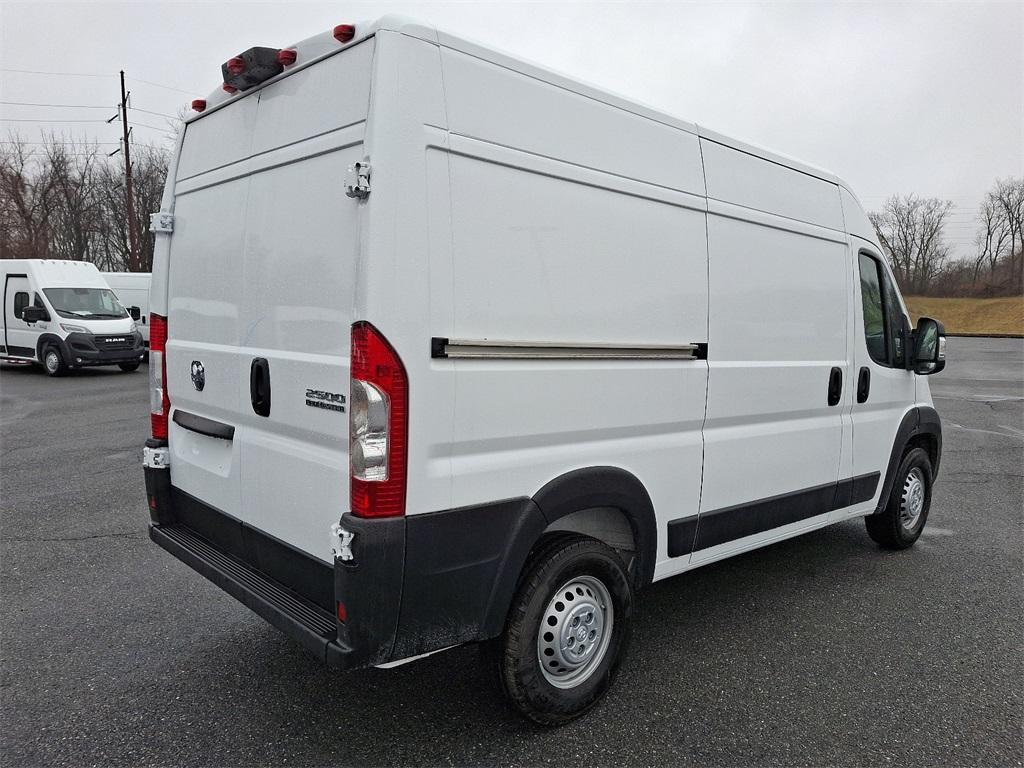 2025 Ram ProMaster 2500 High Roof - Photo 4