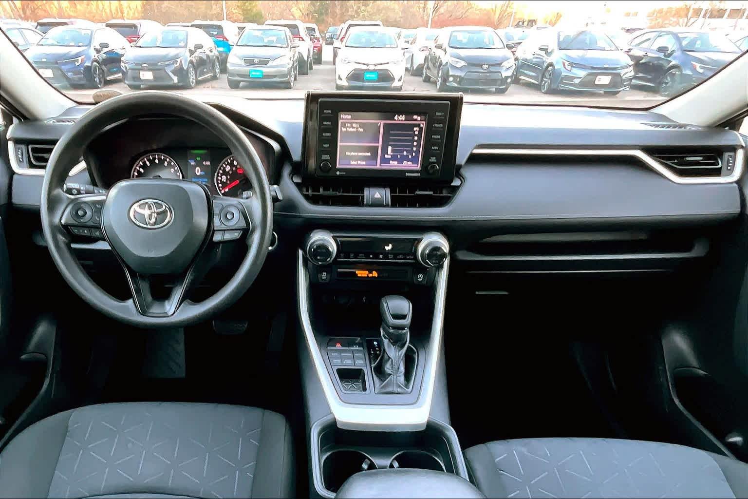 2020 Toyota RAV4 XLE - Photo 21